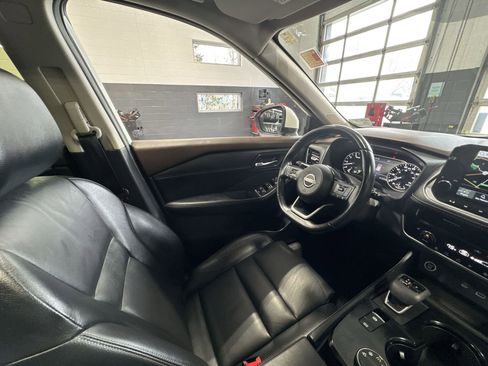 Used 2023 Nissan Rogue SL w/ SL Premium Package image 8