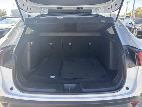 Used 2025 Chevrolet Trax LT w/ LT Convenience Package image 9