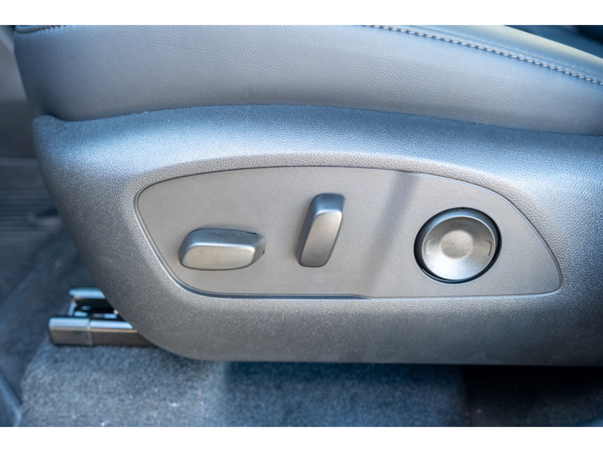 New 2027 GMC Acadia Elevation w/ Elevation Premium Package FWD image 15