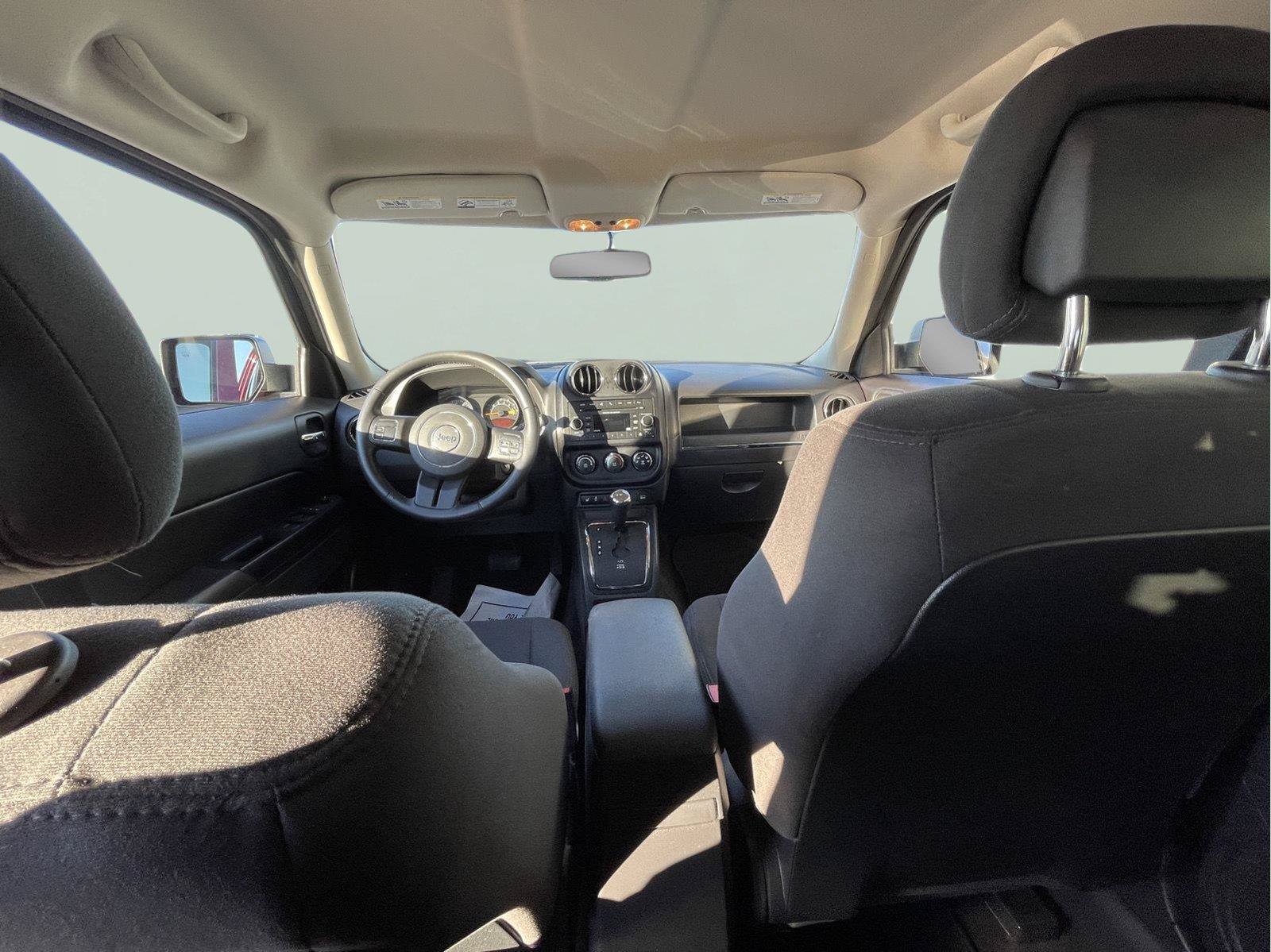 Used 2015 Jeep Patriot Latitude AWD/4WD image 14