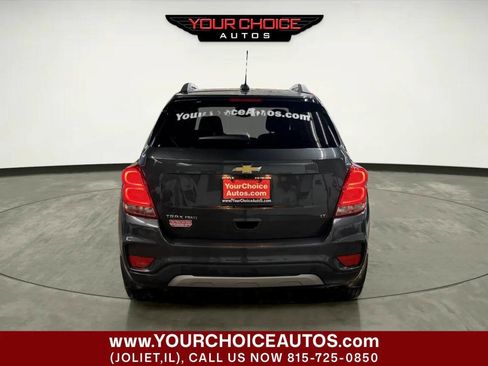 Used 2019 Chevrolet Trax LT w/ Sun & Sound Package image 4