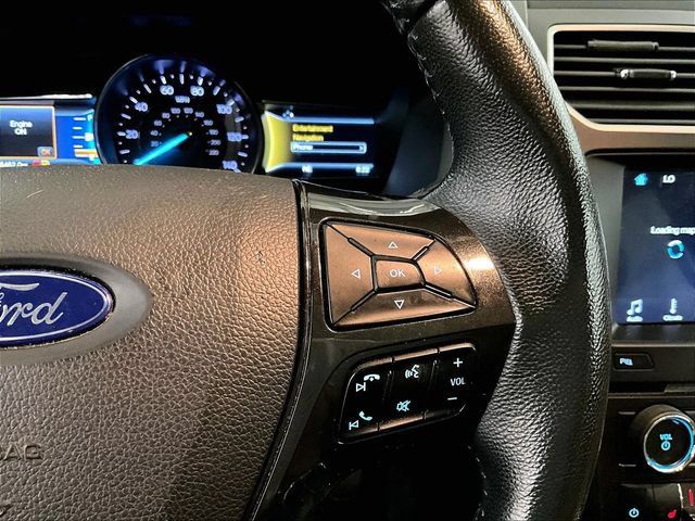 Used 2017 Ford Explorer XLT w/ Equipment Group 202A AWD/4WD image 18