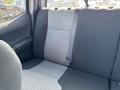 Used 2022 Toyota Tacoma TRD Off-Road image 12