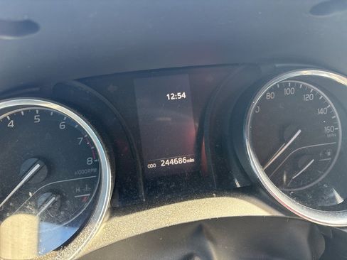 Used 2020 Toyota Camry SE image 13