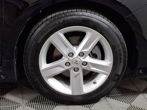 Used 2014 Toyota Camry SE FWD image 11