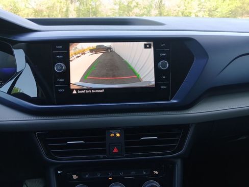 Used 2024 Volkswagen Taos SE image 21