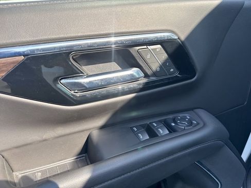 Used 2025 Chevrolet Tahoe Z71 AWD/4WD image 20
