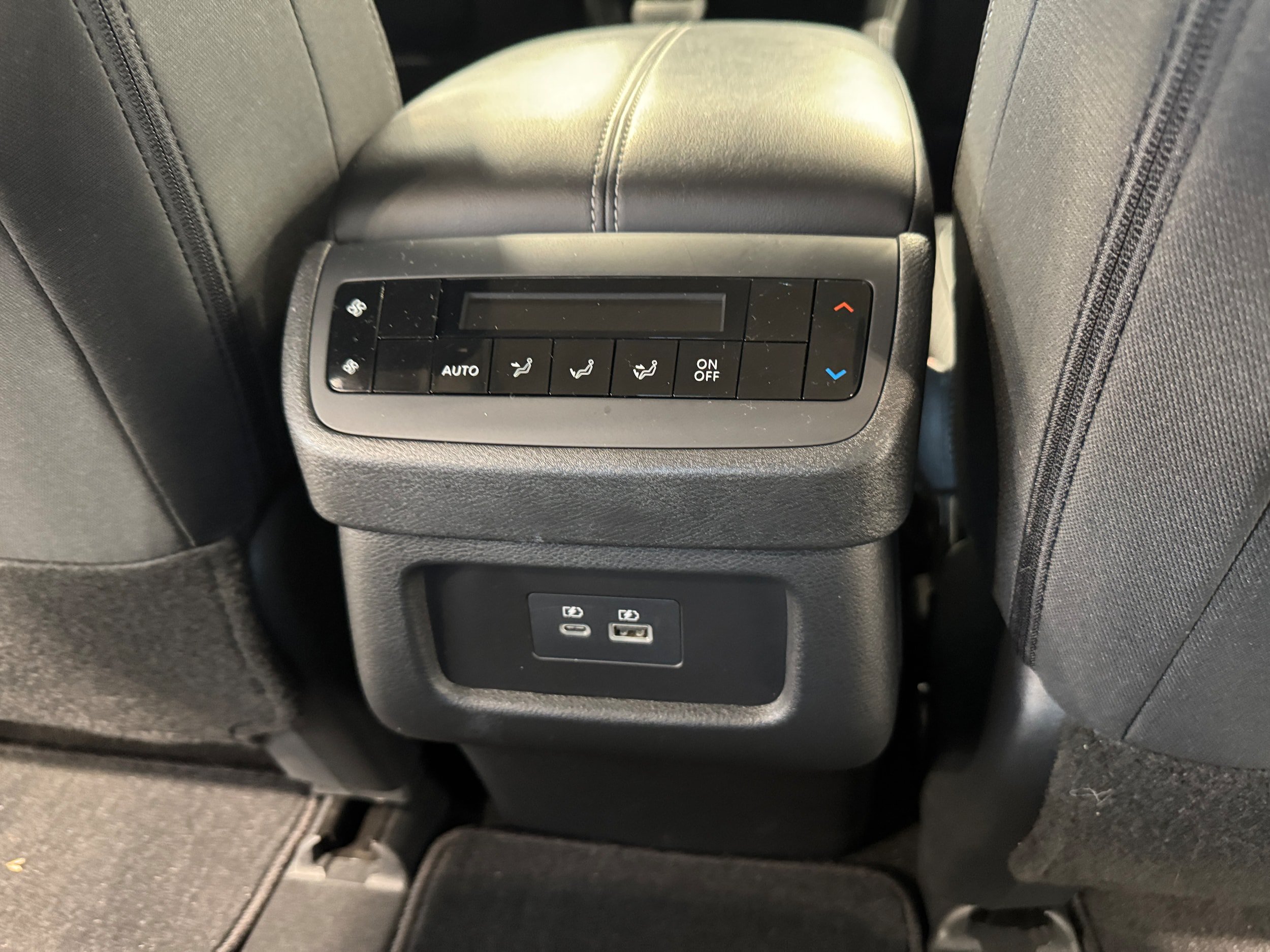 Used 2024 Nissan Pathfinder SV w/ SV Premium Package AWD/4WD image 14