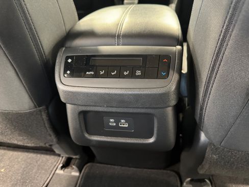 Used 2024 Nissan Pathfinder SV w/ SV Premium Package AWD/4WD image 14