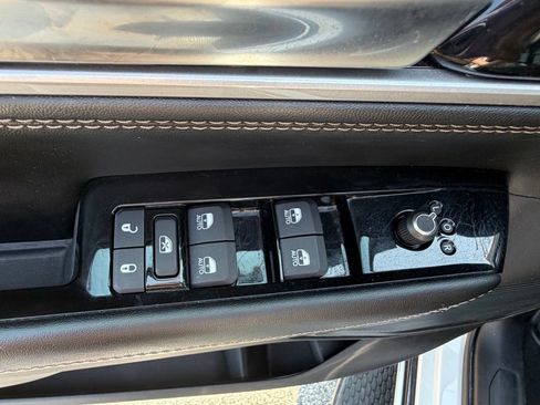 Used 2023 Jeep Wagoneer L 4WD w/ Premium Group I image 53