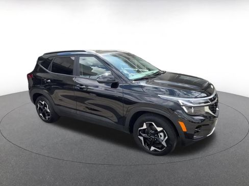 Used 2025 Kia Seltos S image 2