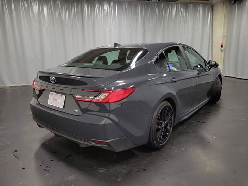 Used 2025 Toyota Camry SE image 8