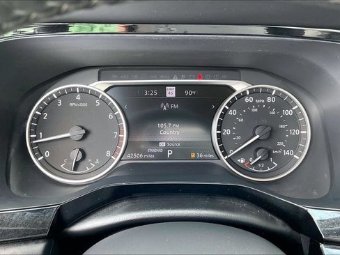 Used 2022 Nissan Pathfinder SL FWD image 13