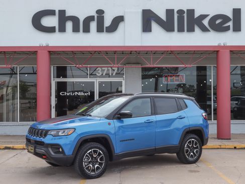 Used 2026 Jeep Compass Trailhawk AWD/4WD image 1