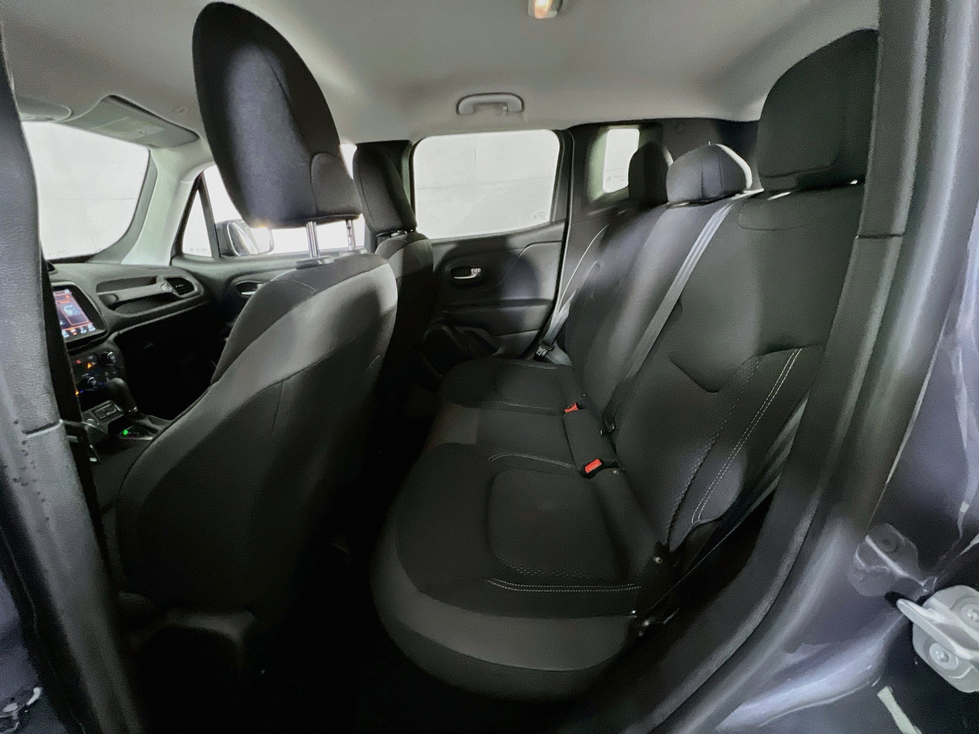 Used 2023 Jeep Renegade Latitude w/ Premium Group AWD/4WD image 24
