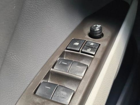 Used 2023 Toyota Camry SE image 34