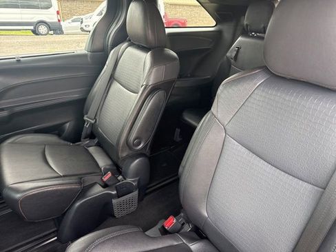 Used 2023 Toyota Sienna XSE w/ XSE Plus Package image 8