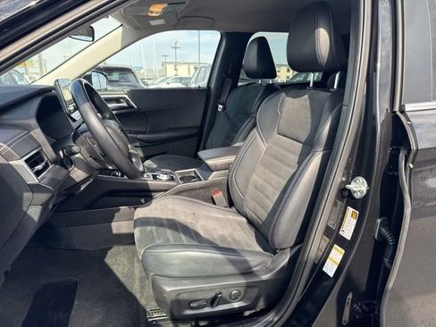 Used 2024 Mitsubishi Outlander AWD image 15
