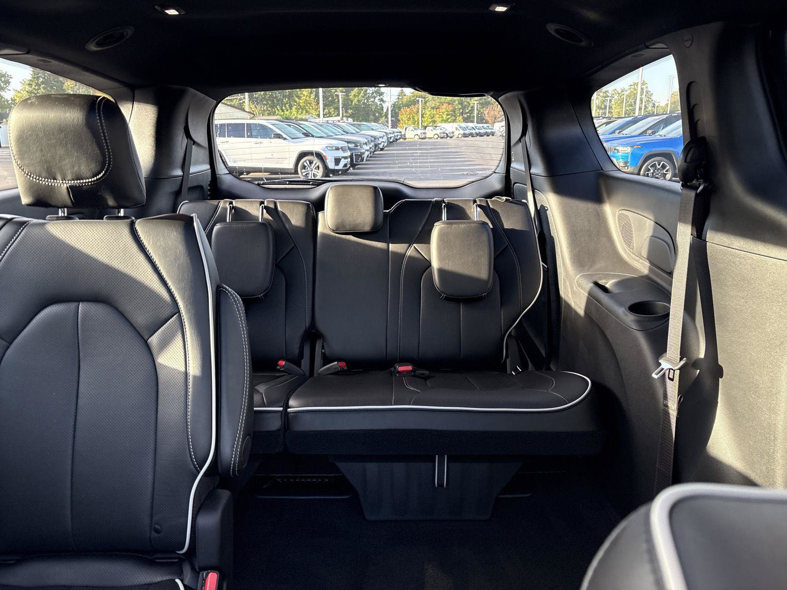 New 2027 Chrysler Pacifica Limited AWD/4WD image 27