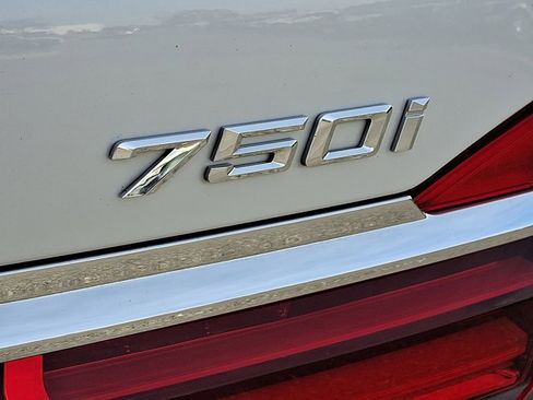 Used 2019 BMW 750i xDrive w/ Executive Package image 36