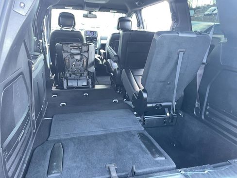 Used 2018 Dodge Grand Caravan GT image 23