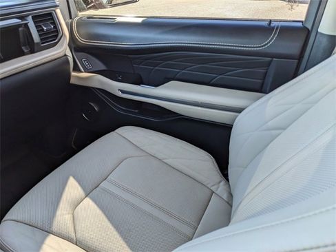 Certified 2022 Ford Expedition Max Platinum image 18
