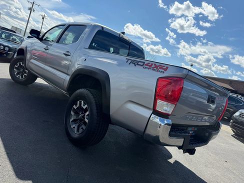 Used 2019 Toyota Tacoma TRD Off-Road image 50