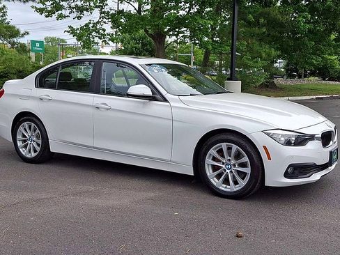 Used 2017 BMW 320i xDrive Sedan AWD/4WD image 4