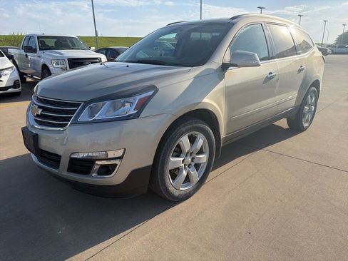 Used 2016 Chevrolet Traverse LT w/ Style and Technology Package FWD image 7