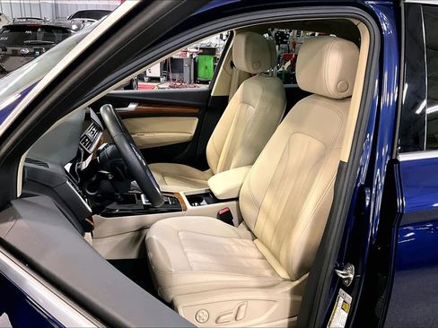 Used 2023 Audi Q5 2.0T Premium w/ Convenience Package image 7