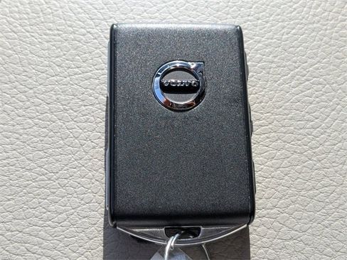 Used 2019 Volvo XC90 T5 Momentum w/ Protection Package Premier image 33