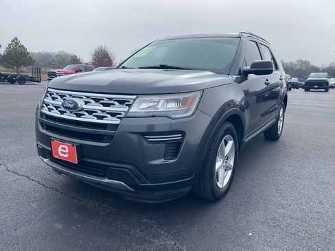 Used 2019 Ford Explorer XLT image 3