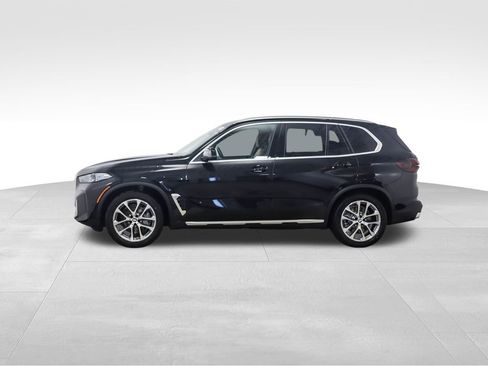 New 2026 BMW X5 xDrive50e image 2