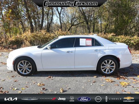 Used 2015 Chrysler 300 C Platinum w/ Harman/Kardon Audio Group image 3