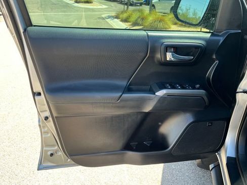 Used 2021 Toyota Tacoma TRD Sport w/ TRD Premium Sport Package AWD/4WD image 6