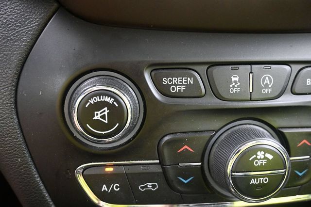 Used 2016 Jeep Cherokee 75th Anniversary AWD/4WD image 27