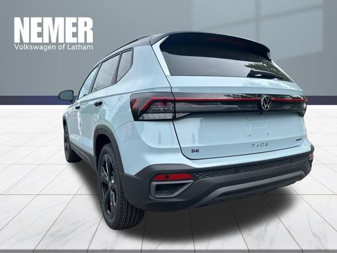 New 2026 Volkswagen Taos SE AWD/4WD image 2