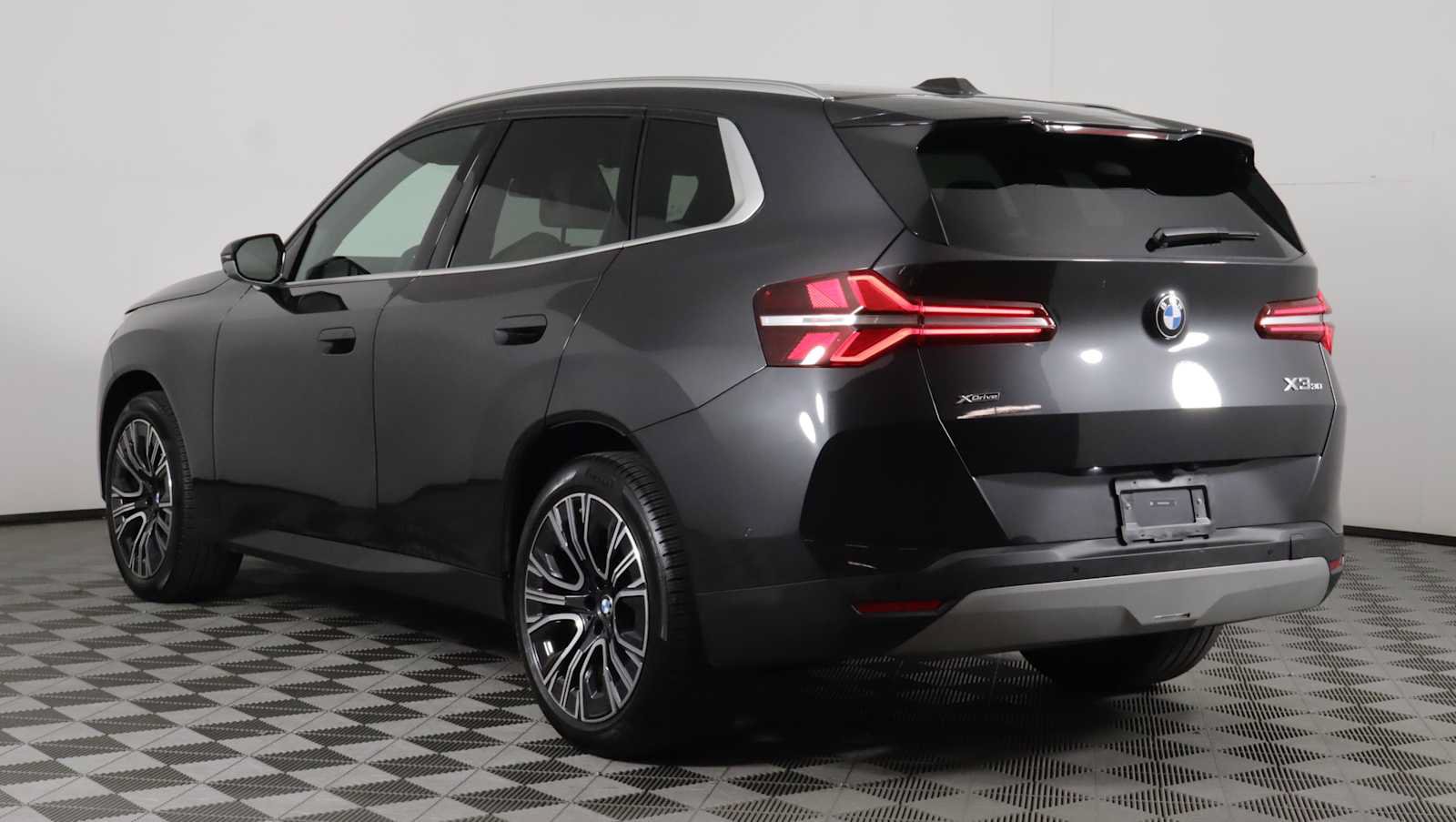 Used 2026 BMW X3 xDrive30i w/ Premium Package AWD/4WD image 4