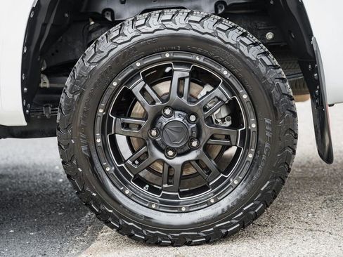 Used 2016 Toyota Tundra SR5 w/ SR5 Upgrade Package image 14