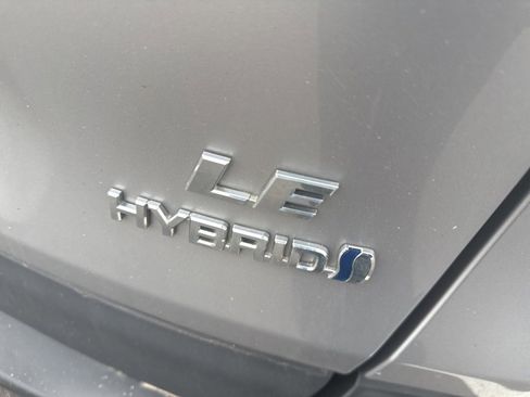 Used 2019 Toyota RAV4 LE image 5