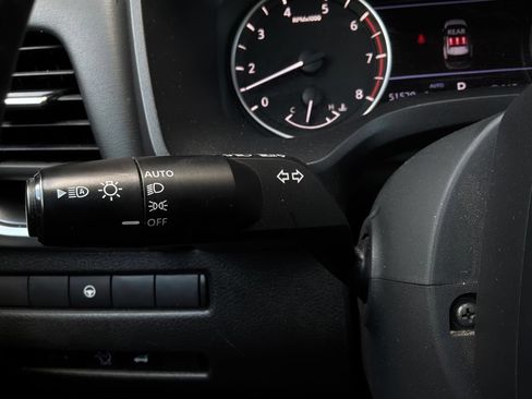 Used 2025 Nissan Rogue SV AWD/4WD image 39