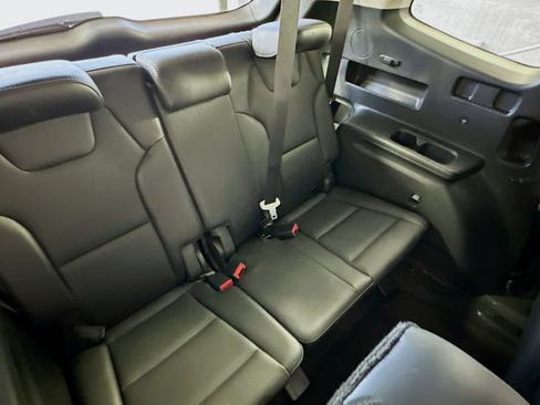 Used 2024 Kia Telluride S w/ S Sunroof Package FWD image 29