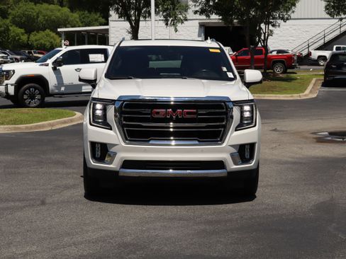 Used 2023 GMC Yukon XL SLT w/ SLT Premium Package AWD/4WD image 3