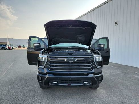 Used 2025 Chevrolet Silverado 2500 High Country w/ Midnight Edition AWD/4WD image 13