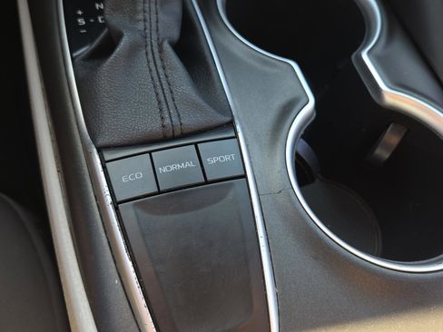 Used 2022 Toyota Camry LE image 25