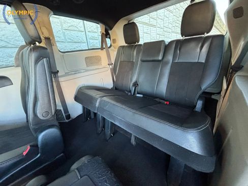 Used 2020 Dodge Grand Caravan SXT image 42