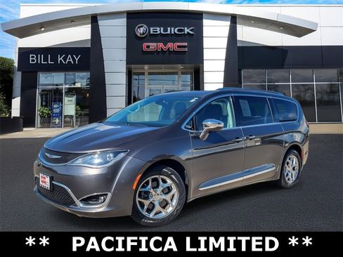 Used 2017 Chrysler Pacifica Limited image 1