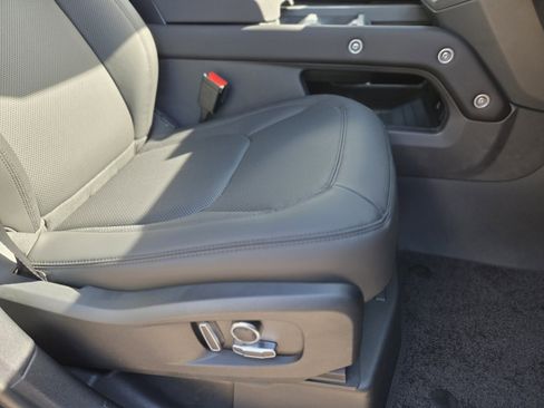 New 2026 Land Rover Defender 130 X-Dynamic SE image 11