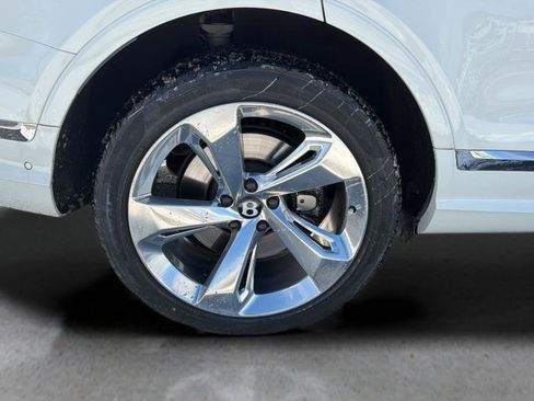 Used 2023 Bentley Bentayga Extended Wheelbase image 17