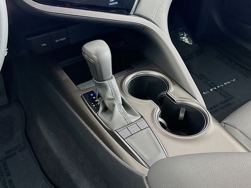 Used 2024 Toyota Camry SE FWD image 6